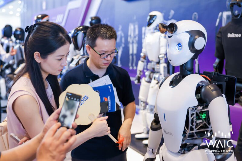 <b>科技观察｜行业大咖新共识：加速更多AI应用落地</b>